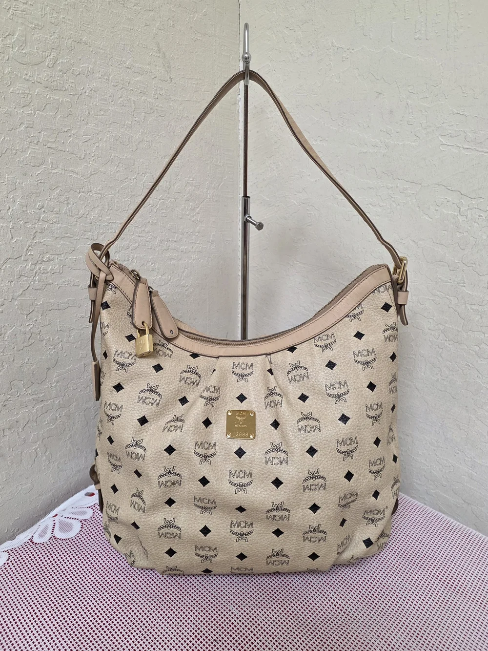 MCM Large Hobo Bag With Padlock And Keys And Authenticity Card